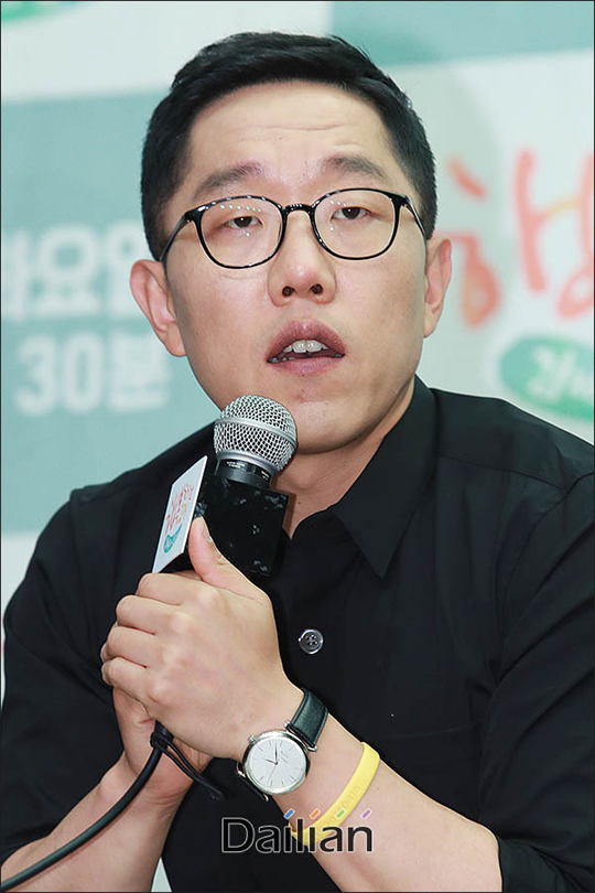 방송인 김제동의 강연료 논란과 관련해 그의 팬들이 지지 성명을 발표했다.ⓒ데일리안 류영주 기자