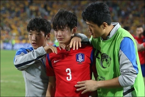 김진수는 2015 아시안컵 결승전서 한국의 패배가 확정되자 자책감에 눈물을 감추지 못했다. ⓒ 연합뉴스