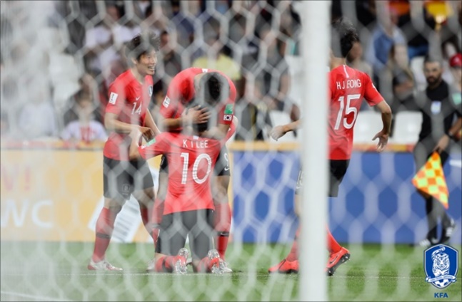 [대한민국 세네갈] VAR로 인한 지연으로 후반 추가시간은 무려 9분이 주어졌다. ⓒ 대한축구협회 