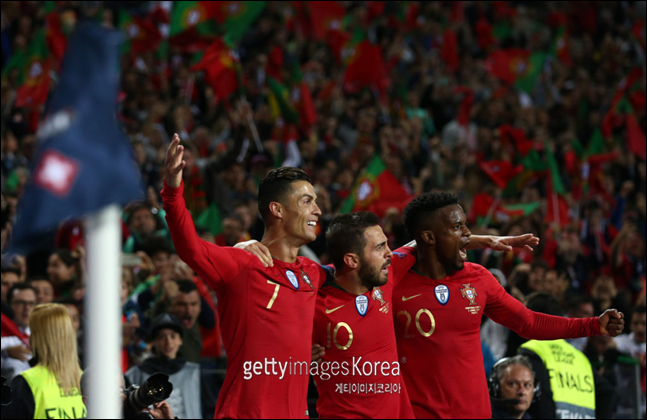베르나르도 실바(가운데)의 활약을 앞세워 네이션스리그 초대 우승을 차지한 포르투갈. ⓒ 게티이미지