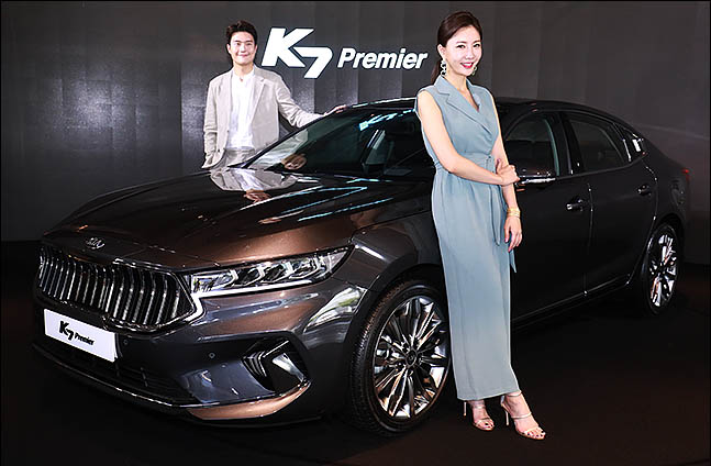 기아자동차가 서울 강남구 기아차 브랜드 체험관 비트360에서 'K7 프리미어'를 선보이고 있다. ⓒ데일리안 류영주 기자