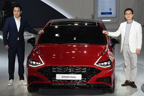 지난 3월 28일 경기도 고양시 킨텍스에서 열린 2019 서울모터쇼에서 현대자동차 신형 쏘나타가 공개되고 있다. ⓒ데일리안 홍금표 기자