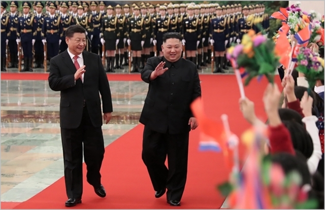 김정은 북한 국무위원장과 시진핑 중국 국가주석이 지난 1월 4차 북중 정상회담을 진행하고 있다. ⓒ신화통신