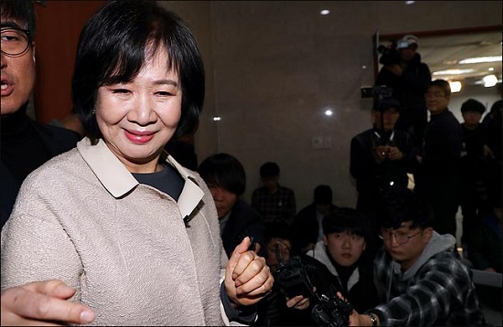 목포 부동산 투기 의혹을 받고 있는 손혜원 더불어민주당 의원이 지난 1월 20일 오전 국회 정론관에서 탈당과 향후 대응계획을 밝힌 뒤 퇴장하고 있다. ⓒ데일리안 박항구 기자