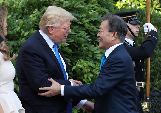 도널드 트럼프 미국 대통령이 오는 29일 1박 2일 일정으로 한국을 방문한다. 30일에는 청와대에서 문재인 대통령과 정상회담을 갖는다.(자료사진)ⓒ청와대