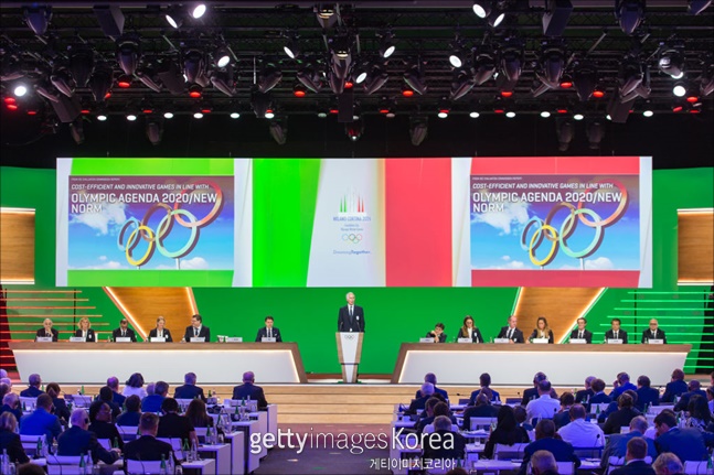 국제올림픽위원회(IOC)는 24일(현지시각) 스위스 로잔서 열린 총회에서 “이탈리아 밀라노·코르티나 담페초(47표)가 스웨덴 스톡홀름·오레(34표)를 누르고 2026 동계올림픽 개최지로 선정됐다”고 공식 발표했다. ⓒ 게티이미지