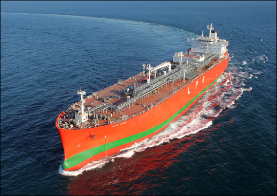 현대글로벌서비스와 KSS해운이 함께 친환경 선박으로 개조하고 있는 '가스 스타(Gas Star)'호.ⓒ현대중공업