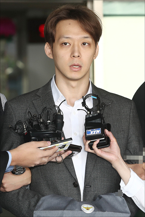 마약 투약 혐의로 구속 기소된 가수 겸 연기자 박유천이 1심에서 집행유예를 선고받았다.ⓒ데일리안 홍금표 기자