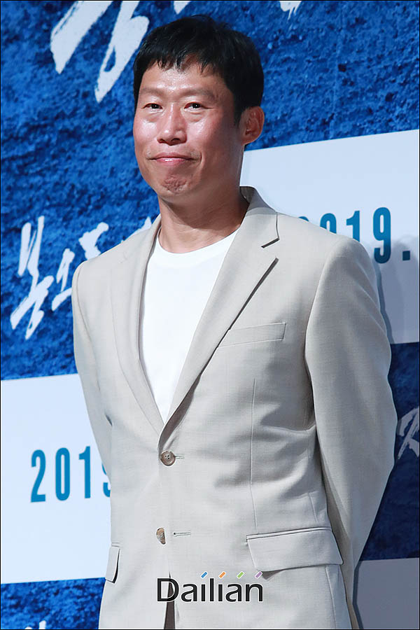 3일 서울 강남구 압구정CGV에서 열린 영화 '봉오동 전투' 제작보고회에 유해진이 포즈를 취하고 있다. ⓒ데일리안 류영주 기자