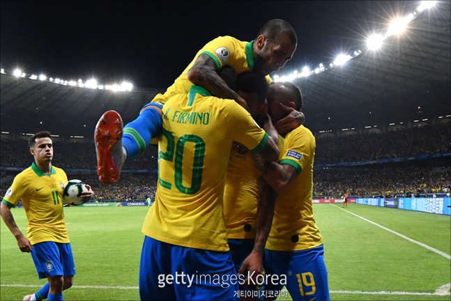 브라질은 페루와의 3차전에서 5-0 승리했고, 아르헨티나마저 침몰시켰다. ⓒ 게티이미지 