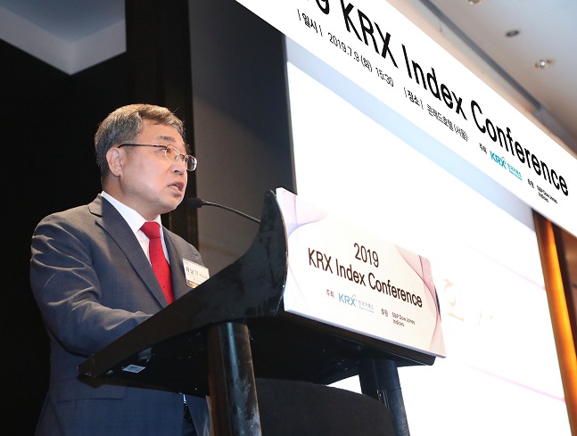 2019 KRX 인덱스 컨퍼런스에 앞서 채남기 한국거래소 경영지원본부장이 개회사를 하고 있다.ⓒ거래소
