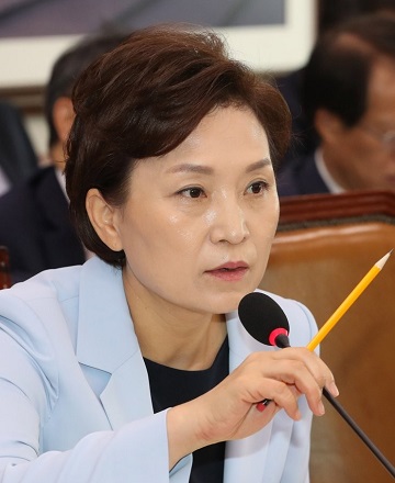 김현미 국토교통부 장관이 12일 오전 열린 국회 국토교통위 전체회의에서 발언하고 있다.ⓒ연합뉴스