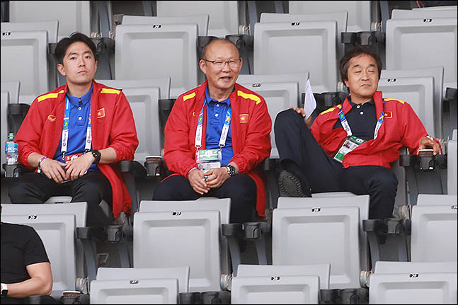 박항서 감독이 이끄는 베트남 22세 이하(U-22) 축구 대표팀과 거스 히딩크 감독이 맡고 있는 중국 U-22 대표팀이 오는 9월 첫 맞대결을 갖는다. ⓒ 데일리안 류영주 기자