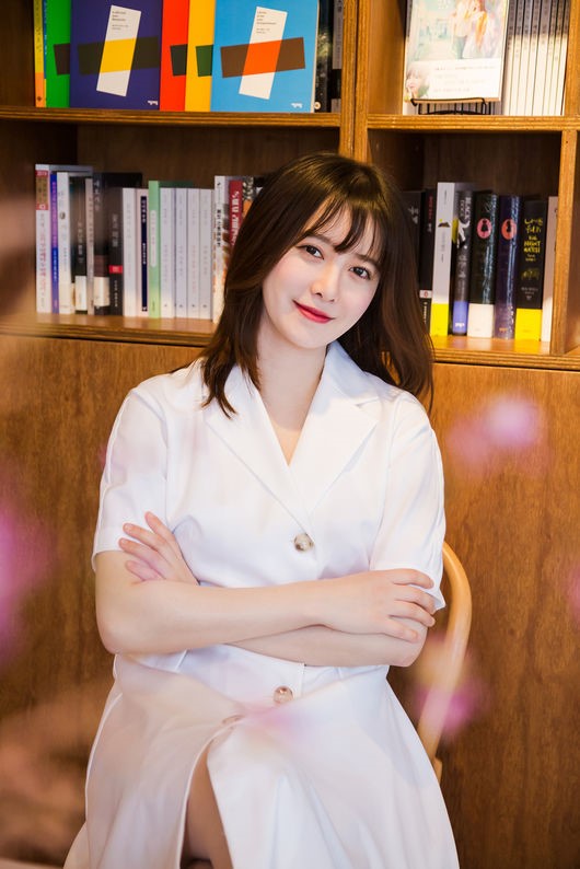 배우 구혜선이 소설 '눈물은 하트 모양'을 출간했다. ⓒ HB엔터테인먼트