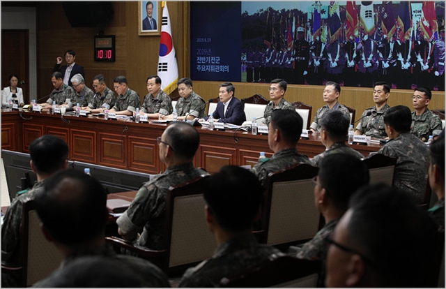 정경두 국방부 장관이 지난달 서울 용산구 국방부에서 열린 전군주요지휘관회의에서 모두발언을 하고 있다. ⓒ데일리안