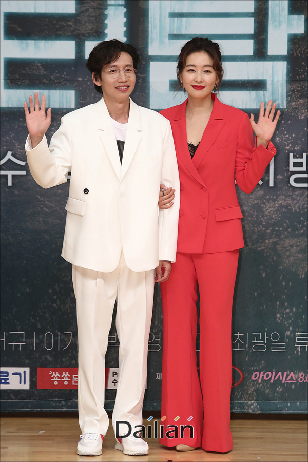 배우 봉태규(왼쪽)가 SBS 수목 드라마 '닥터탐정'을 선택한 이유를 밝혔다. ⓒ 데일리안 홍금표 기자