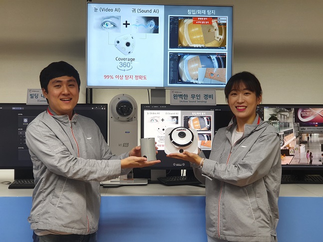 KT 연구원들이 23일 서울 서초구 우면동에 있는 KT 융합기술원에서 ‘기가아이즈 액티브 사운드 센싱(GiGAeyes Active Sound Sensing)’을 선보이고 있다.ⓒKT