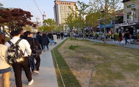 서울 연남동을 대표하는 명소인 경의선 숲길공원(일명 연트럴파크) 모습.ⓒ데일리안