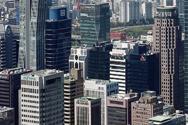 최근 5년간 전국 개별공시자가 변동률은 매년 전년 대비 약 10%선에서 상승했으나, 올해는 지난해와 비교 했을 때 약 22%가 오르며 높은 상승폭을 보였다. 서울의 한 오피스 빌딩 밀집지역 전경.ⓒ연합뉴스