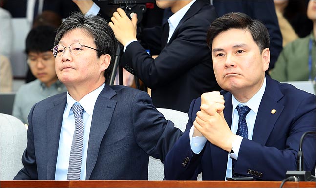 유승민 바른미래당 의원과 지상욱 의원이 입을 굳게 다물고 있다(자료사진). ⓒ데일리안 박항구 기자