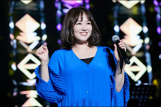 정미애의 신곡 '꿀맛'이 실시간 음원차트 정상에 올랐다. ⓒ 생각을보여주는엔터테인먼트