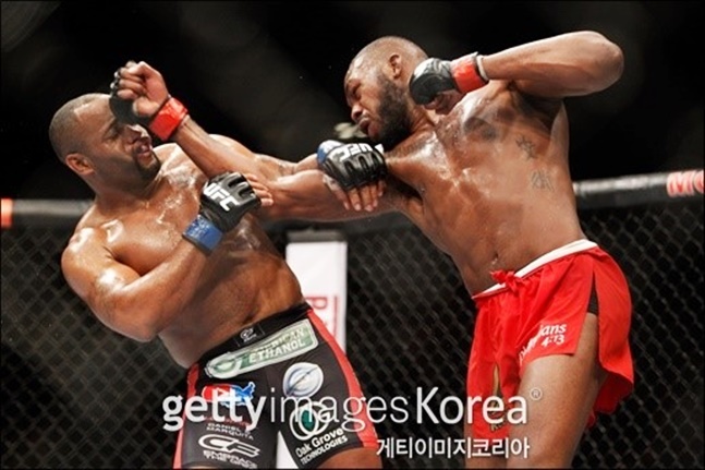 [UFC] 미오치치는 라이트헤비급 챔피언 존 존스가 코미어를 연파했을 때의 방법을 참고해야 한다. ⓒ 게티이미지 