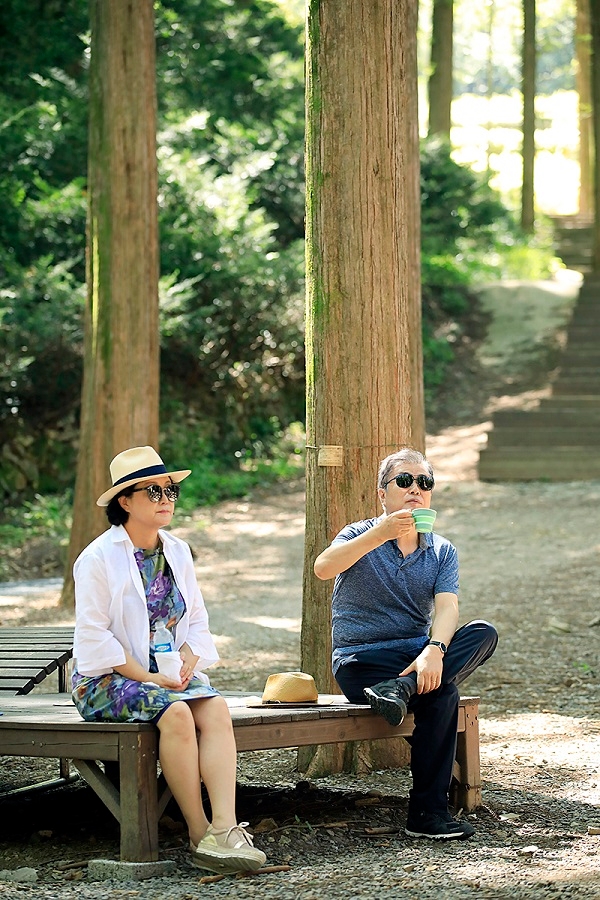 문재인 대통령과 김정숙 여사가 2018년 8월 2일 대전 장태산휴양림에서 여름휴가를 보내고 있다.ⓒ청와대
