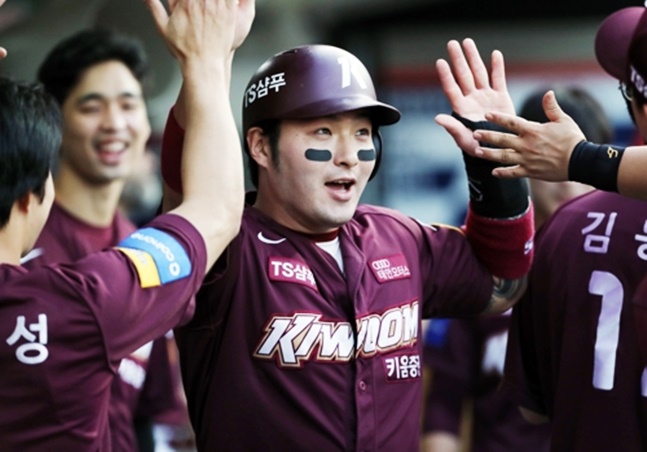 박병호가 27일 청주구장서 열린 한화 이글스전에서 4개의 홈런을 터뜨렸다. ⓒ 연합뉴스