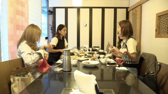 JTBC '캠핑클럽'에서 그룹 핑클이 21주년 공연을 앞두고 열띤 토론을 펼친다.ⓒJTBC 