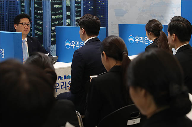 '2019 금융권 공동채용 박람회'에서 구직자들이 면접을 보고 있다. ⓒ데일리안 류영주 기자