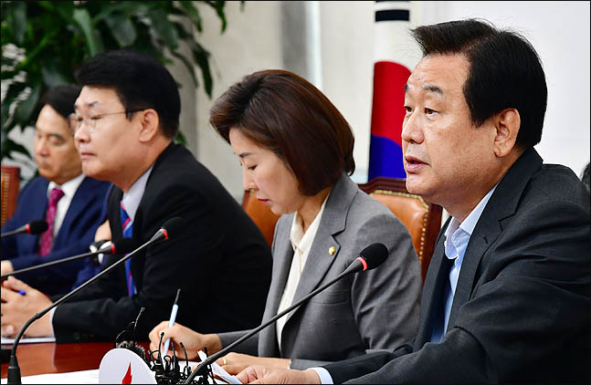 김무성 자유한국당 의원이 22일 오전 국회에서 열린 원내대표-중진의원 연석회의에서 발언을 하고 있다. ⓒ데일리안 박항구 기자