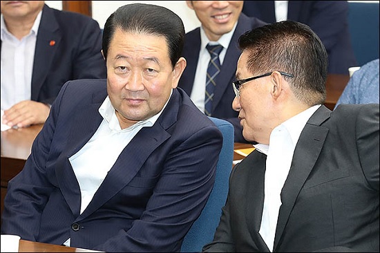 박주선 바른미래당 의원과 박지원 대안신당(가칭) 의원. ⓒ데일리안 류영주 기자