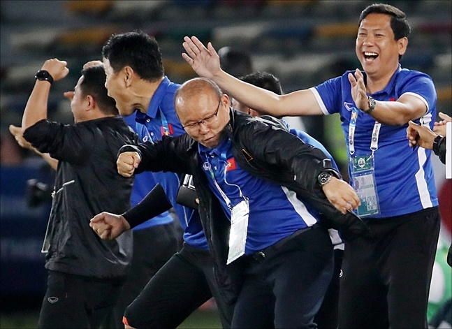 베트남 축구가 15일 박항서 감독 용병술 아래 인도네시아를 3-1 완파했다. ⓒ 뉴시스 
