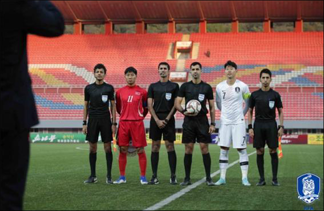 북한 조선중앙통신은 15일 평양 김일성경기장에서 열린 2022년 카타르 월드컵 아시아지역 2차 예선 3차전 남과 북의 경기 결과를 간략하게 보도했다. ⓒ 대한축구협회
