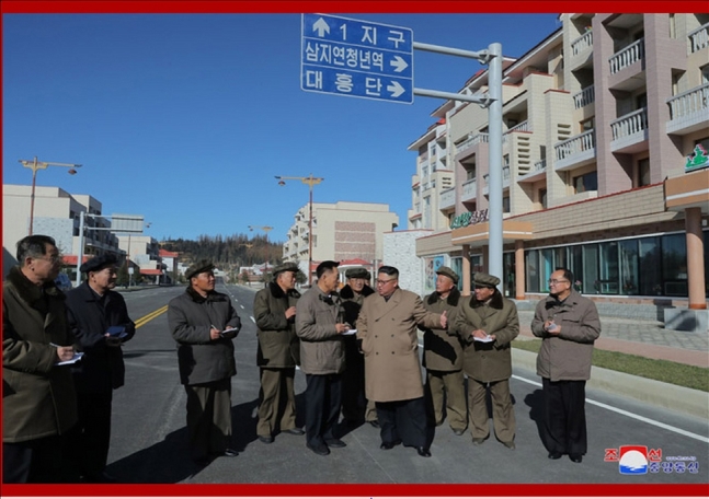 김정은 북한 국무위원장의 삼지연 건설현장 방문 장면 ⓒ조선중앙통신