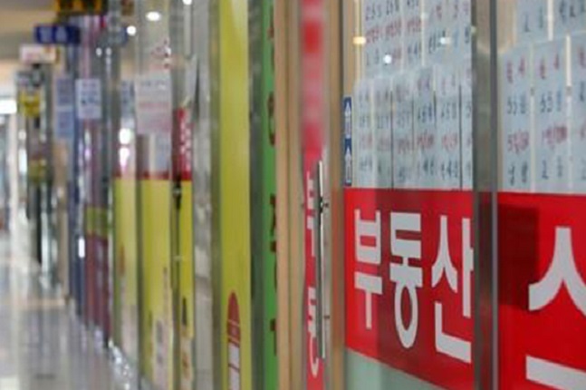 대전 아파트 매매가격은 올해 들어서만 2.55%(18년 12월 대비 19년 9월) 상승했다. 공인중개업소 밀집지역 모습.ⓒ연합뉴스