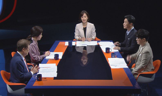 KBS 1TV '저널리즘 토크쇼 J'가 20일 방송에서 지난 두 달여 동안 한국 사회를 뜨겁게 달군 조국 사태가 드러낸 언론의 민낯과 사회 문제를 돌아본다. ⓒKBS