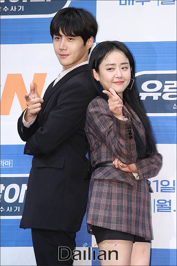 tvN이 야심차게 선보이는 월화드라마 ‘유령을 잡아라’가 첫 방송을 앞두고 베일을 벗었다.ⓒ tvN