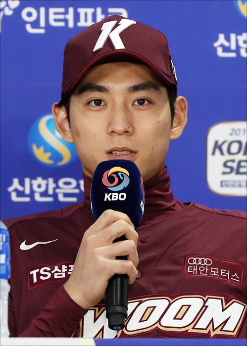 이정후는 한국시리즈 미디어데이에서 “지금은 MVP를 얘기할 때가 아니다. 팀 우승을 위해 묵묵히 내 역할을 다할 것”이라고 다짐했다. ⓒ 뉴시스 