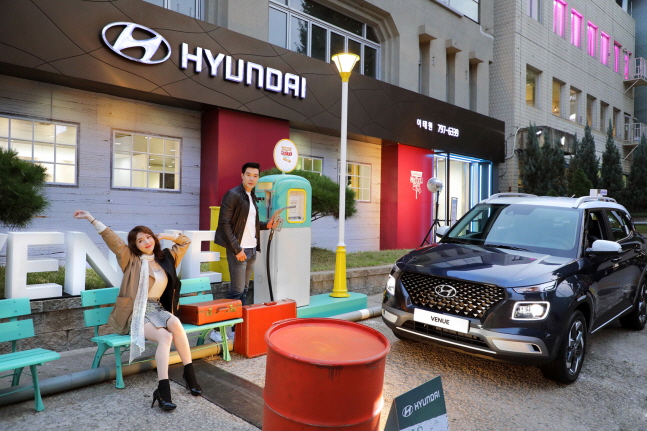 현대자동차는 25일부터 이틀간 서울 이태원에서 현대카드 ‘다빈치모텔’ 프로젝트와 연계한 이색 전시 이벤트를 진행했다.ⓒ현대자동차