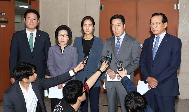 안철수계 주요 비례대표 의원들. 왼쪽부터 이동섭·김삼화·김수민·이태규·김중로 의원. ⓒ데일리안 박항구 기자