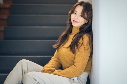 배우 이하늬는 영화 '블랙머니'에서 엘리트 변호사 김나리 역을 맡았다.ⓒ에이스메이커무비웍스