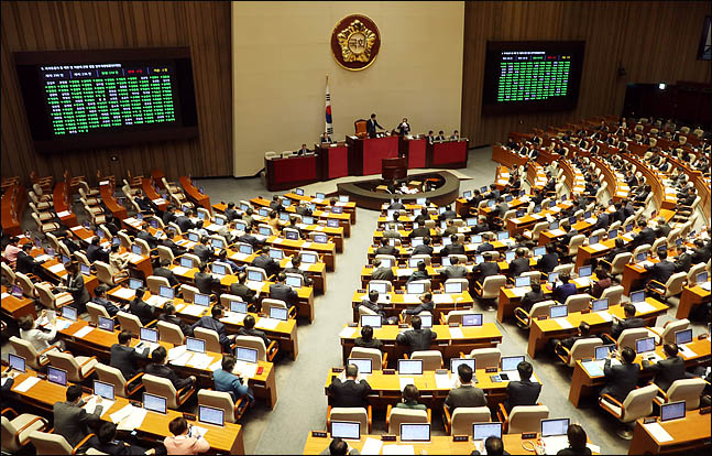 31일 오후 열린 국회 본회의에서 상정된 법안이 표결 처리되고 있다. 이날 본회의에서는 164건의 비쟁점법안들이 처리 된다. ⓒ데일리안 박항구 기자