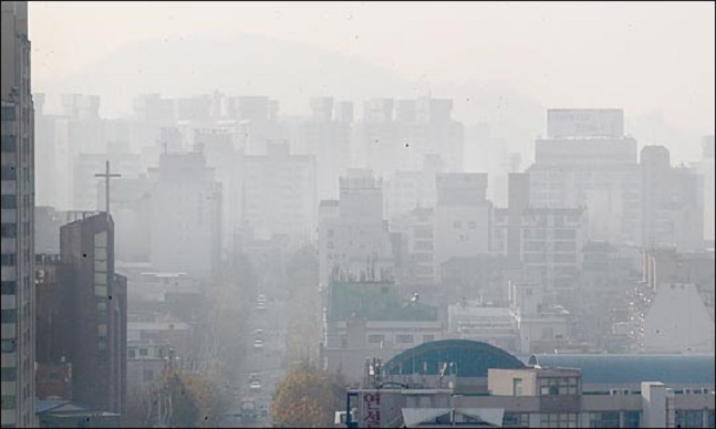 서울 관악구 일대 하늘이 뿌옇게 보이고 있는 모습.(자료사진)ⓒ데일리안 박항구 기자