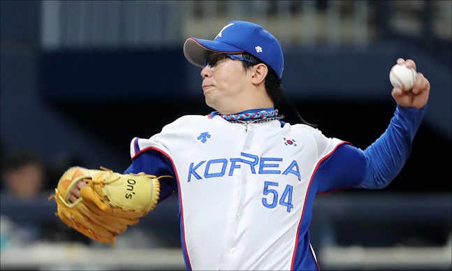 프리미어12에 나서는 한국 야구대표팀 선발 양현종이 1일 푸에르토리코와의 평가전에서 호투했다. ⓒ 뉴시스 