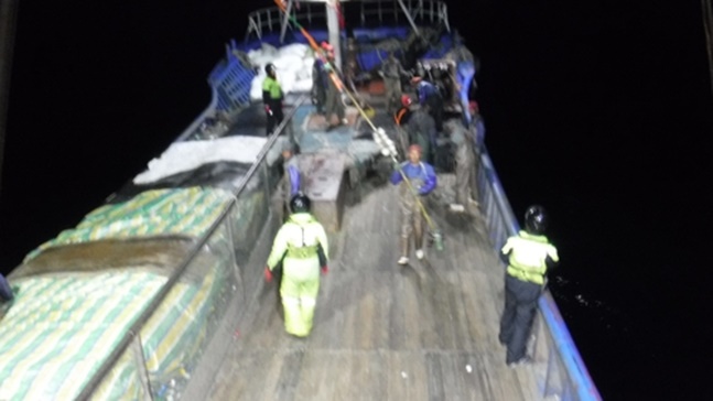 해양수산부 서해어업관리단은 촘촘한 그물을 사용해 불법으로 조업한 중국선적 98t 유망어선 요단어A호 등 중국어선 3척을 나포했다고 3일 밝혔다. ⓒ연합뉴스