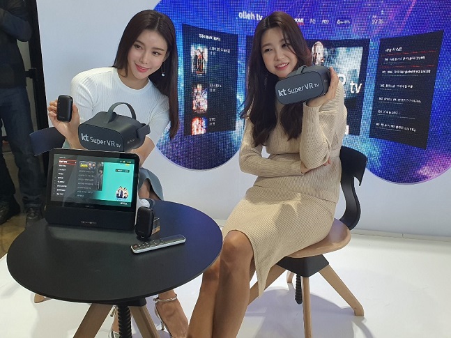 KT 모델들이 4일 서울 종로구 KT스퀘어에서 ‘KT 슈퍼VR(Super VR) tv’ 서비스를 소개하고 있다.ⓒ데일리안 김은경 기자