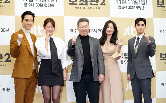 JTBC 새 월화드라마 '보좌관2'는 금빛 배지를 거머쥔 국회의원 장태준(이정재)의 위험한 질주, 그 치열한 여의도 생존기를 그린다.ⓒJTBC