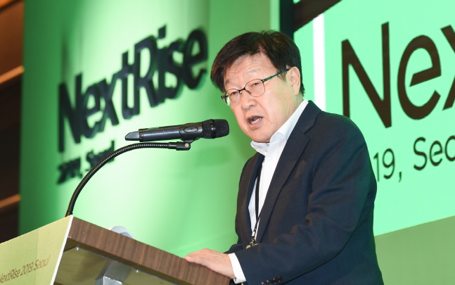 지난 7월 한국무역협회(회장 김영주)와 산업은행이 개최한 글로벌 스타트업 페어 '넥스트라이즈(NextRise) 2019'에서 무역협회 김영주 회장이 인사말을 하고 있다. ⓒ한국무역협회