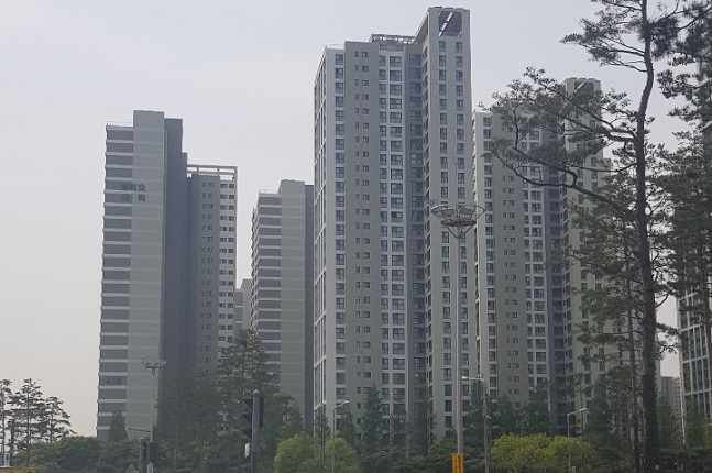 강동구 고덕동 아파트 3.3㎡당 평균가격은 9월 3000만원을 넘어섰다. 서울의 한 대규모 아파트 단지 모습.ⓒ데일리안